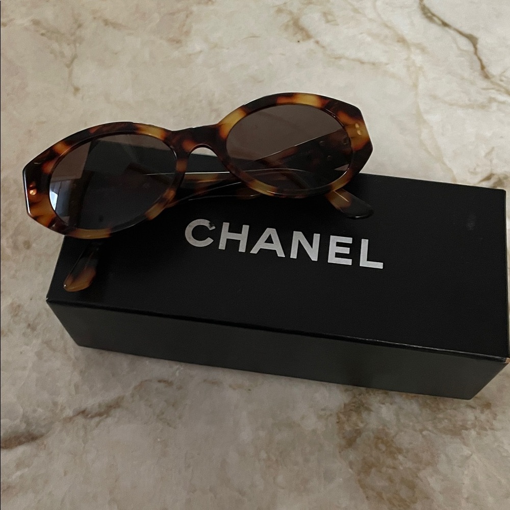 💥SOLD💥 Chanel tortoise shell sunglasses with original box (no case)